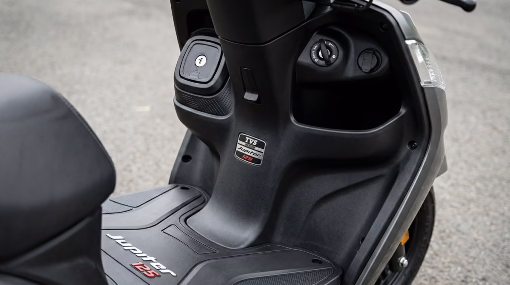 tvs jupiter 125 external front fuel filler for easy refueling