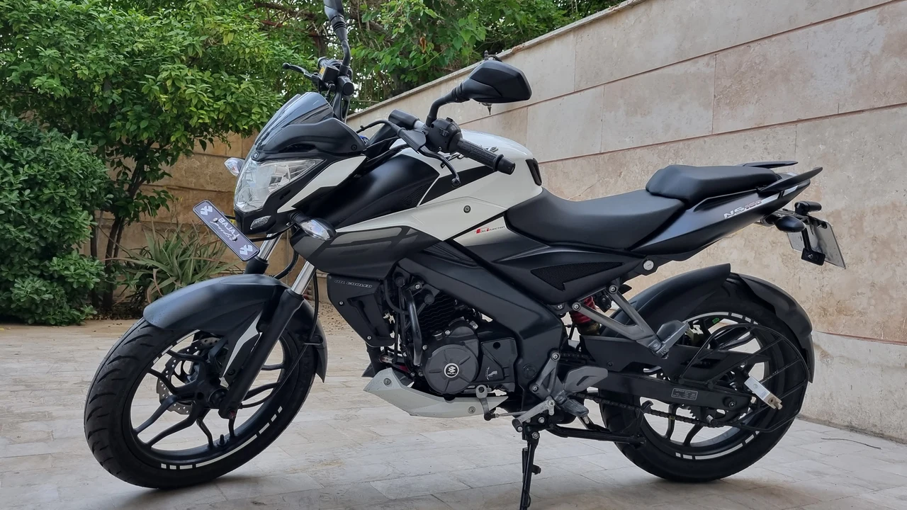 2026 Bajaj Pulsar NS160 Inverted Fork Naked Streetfighter Motorcycle