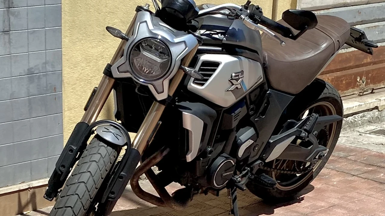 CFMOTO 700CL-X Heritage Twilight Blue and Silver Scrambler Profile