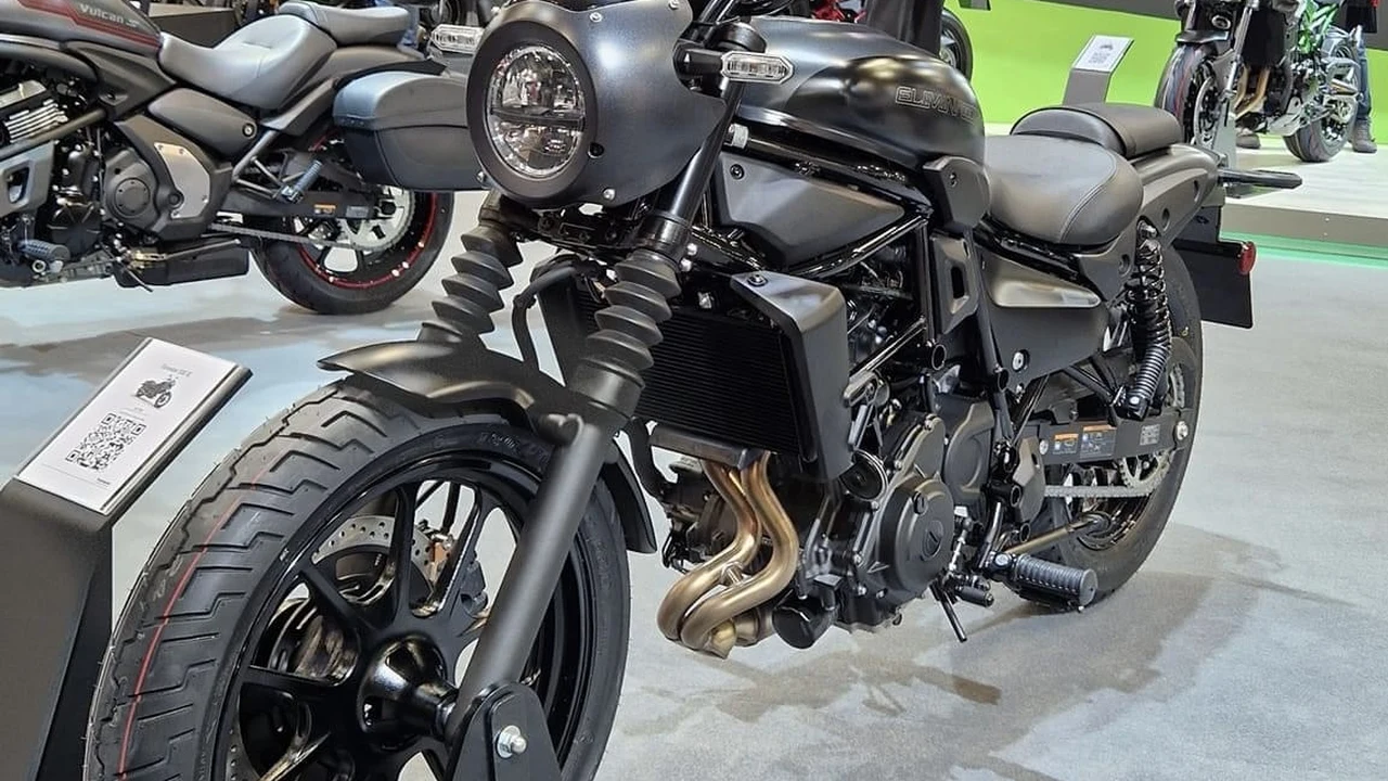 Kawasaki Eliminator 500 Metallic Flat Spark Black Cruiser Exhibition Profile