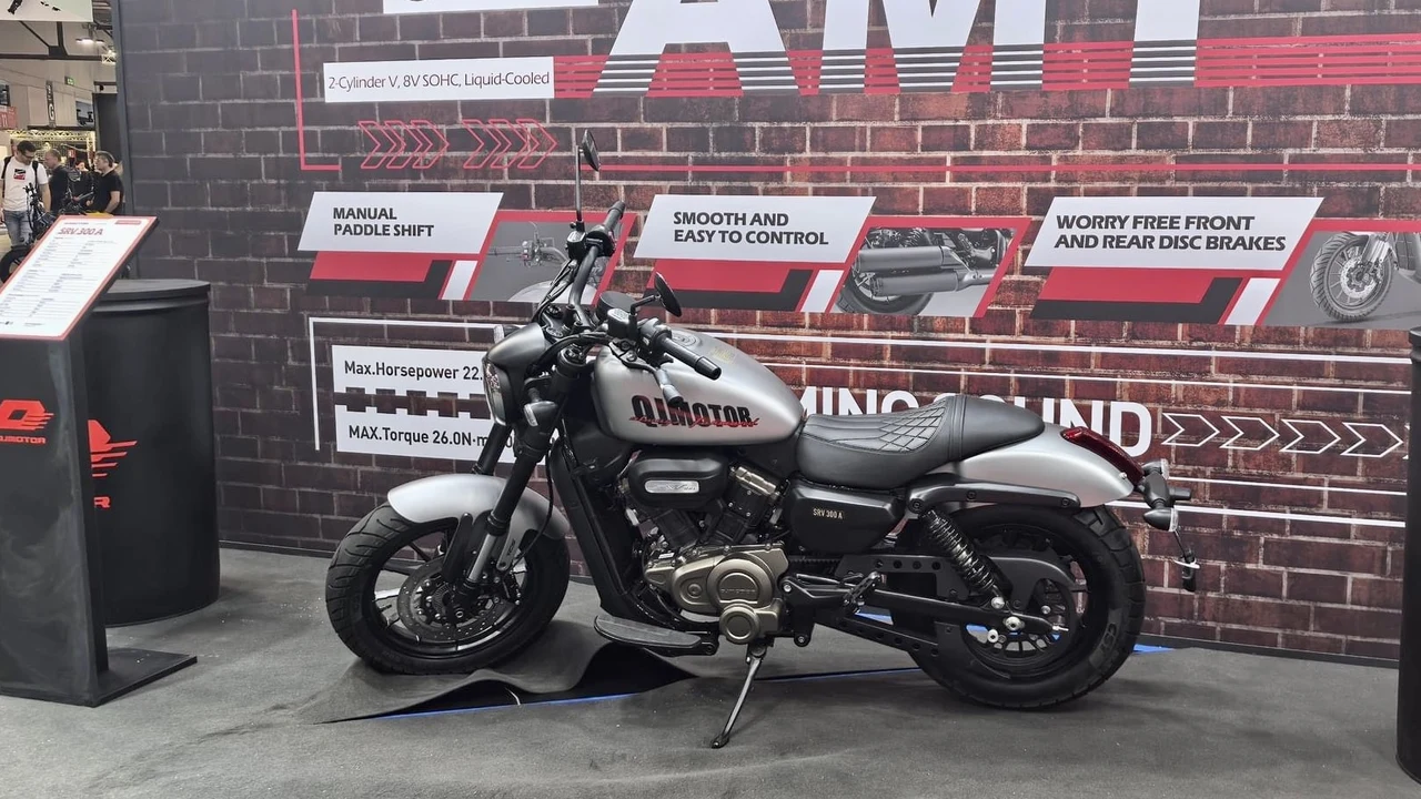 QJ Motor SRV 300 Satin Silver V-Twin Cruiser Exhibition Profile